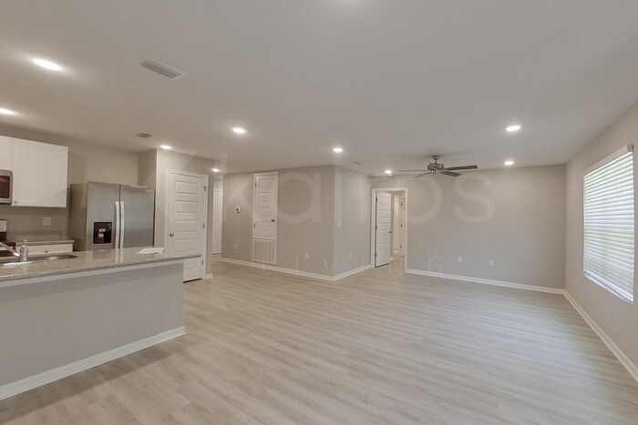 Building Photo - 305 Monarch Ln