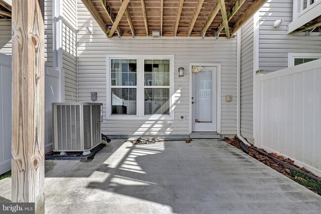 Building Photo - 2732 Wessex Cir