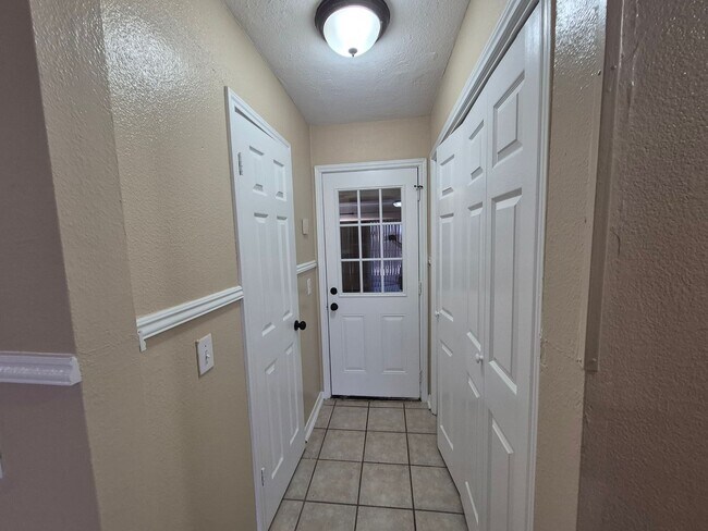 Building Photo - 5907 Deer Lake Dr