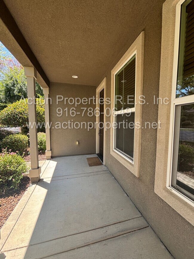 Building Photo - West Roseville Solar! 3 Bedroom, Plus den/...