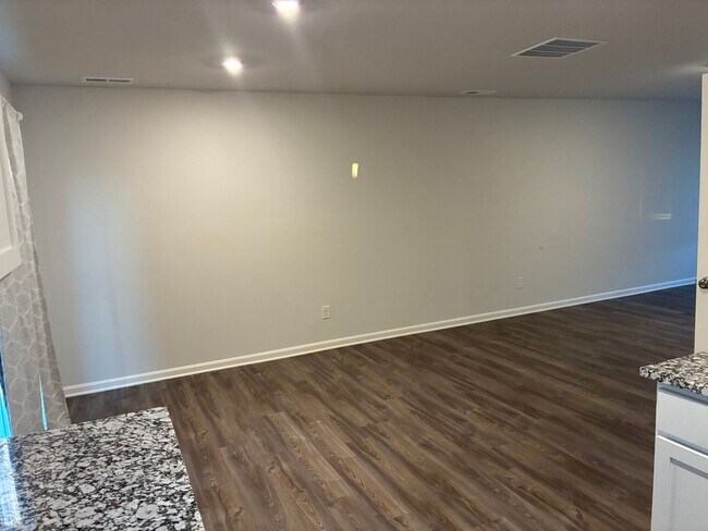 Building Photo - 105 S Osprey Ct