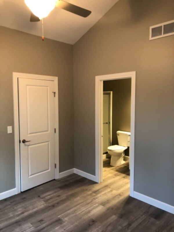 Building Photo - 628 Davis St