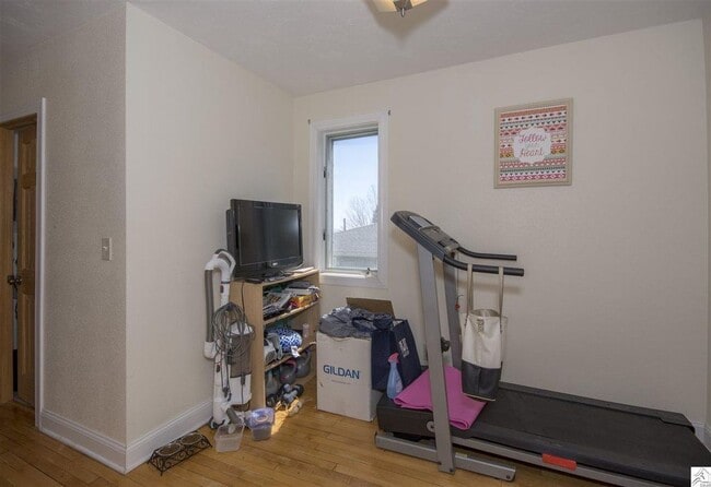 Building Photo - AVAILABLE JUNE 1ST- Terrific 3 Bed 2 Bath w/ Lake Views