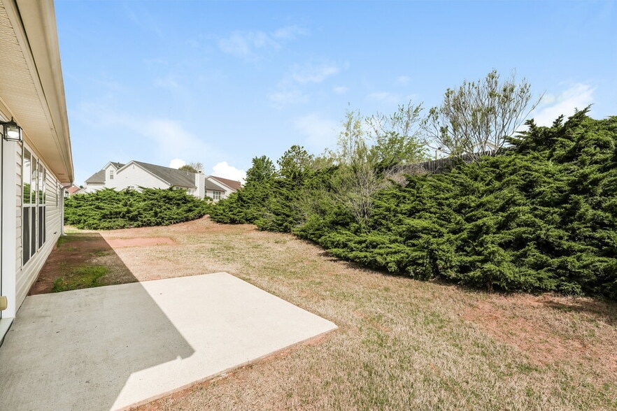 Building Photo - 120 Champions Ln