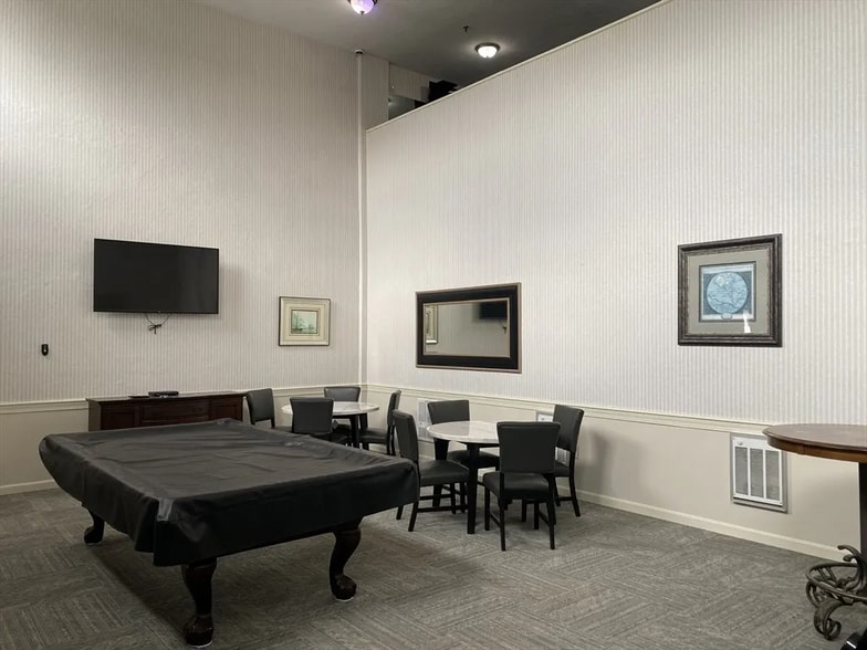 Building Photo - 230 Willard St