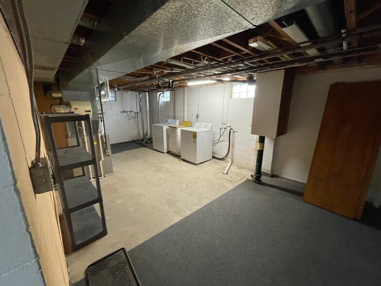 Building Photo - 709 Sackett St
