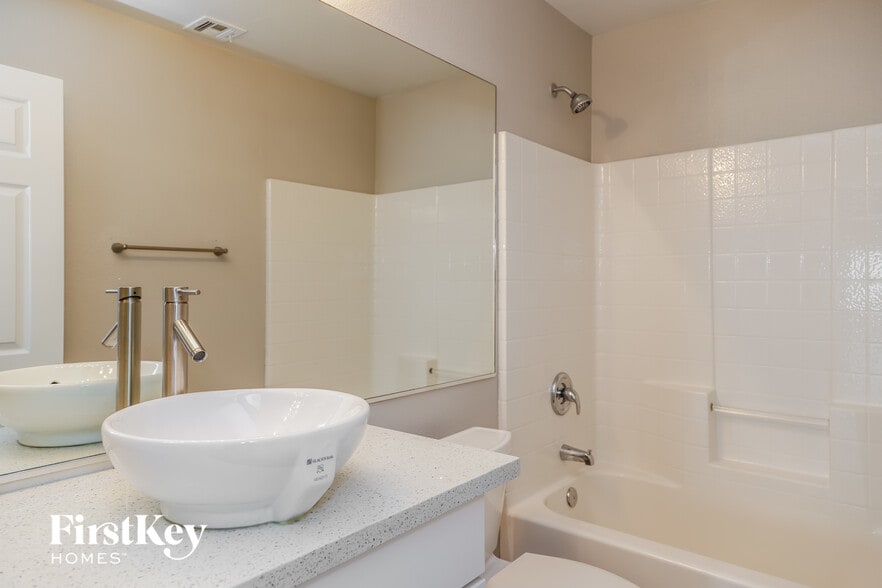 Building Photo - 6561 Duck Hill Springs Dr