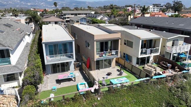 Building Photo - 6571 Del Playa Dr
