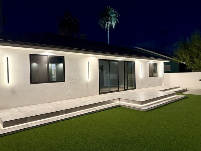 Building Photo - 20522 Sherman Way
