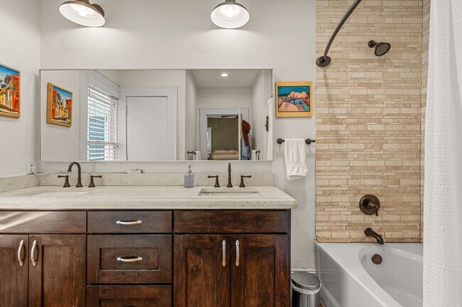 Building Photo - 2200 Hurley Ave