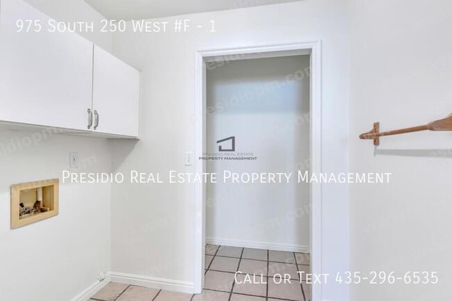 Building Photo - 975 S 250 W St
