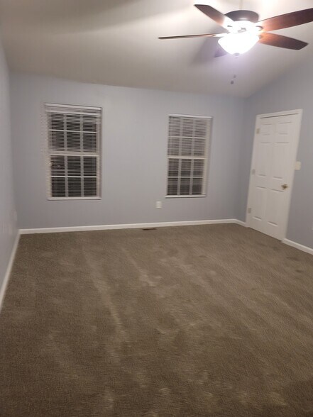 Master Bedrroom - 4210 Oakwood Rd