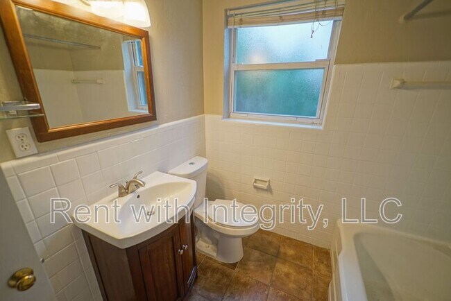 Building Photo - 1804 Skyland Dr