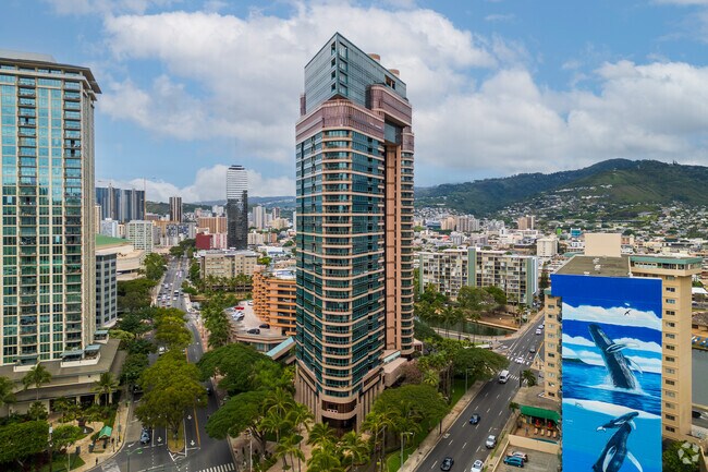 Building Photo - Waikiki Landmark Apartments