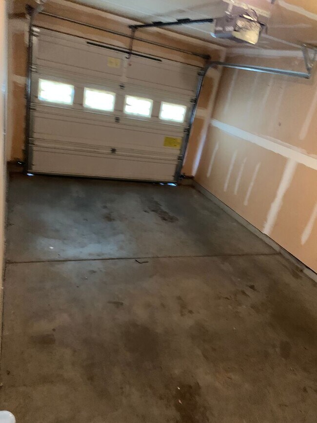 Building Photo - Pross6