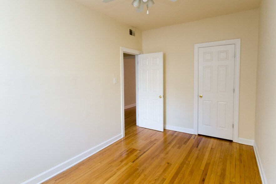 Building Photo - 559 W Aldine Ave