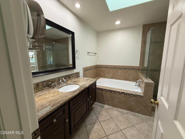 Building Photo - 5615 Roundtree Pl