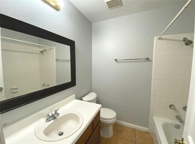 Building Photo - 2308 Wright Cir