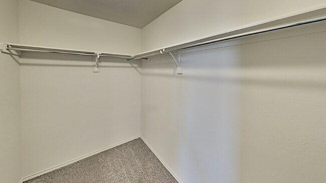 Building Photo - Very Nice 3 Bedroom 2 Bath Home in Yukon S...