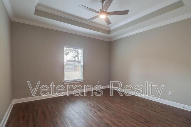 Building Photo - 841 Vee St