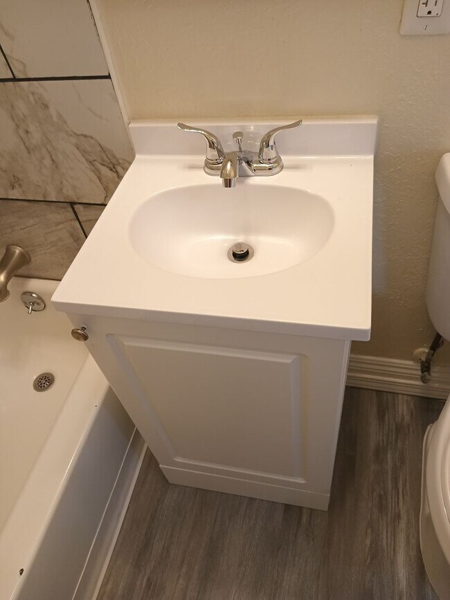 Building Photo - Welcome to SkyView Villa & Somerset Apartments!