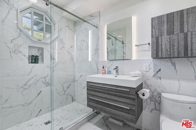 Building Photo - 6127 Rhodes Ave