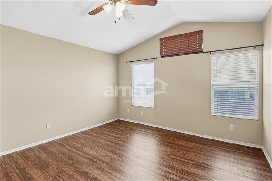 Building Photo - 1717 Cedar Bluffs Way