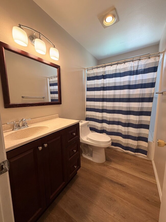 Building Photo - Beautiful Bay Ridge Cul-de-Sac Townhome