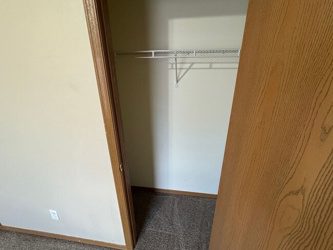 Building Photo - 2 bedroom 2 bathroom duplex with yard care...