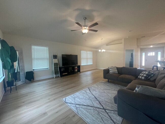 Building Photo - 124 Ridgeway Cir