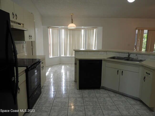 Building Photo - 1420 Denali St SE