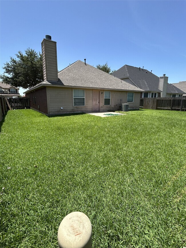 Building Photo - 1006 N Magnolia Dale Dr