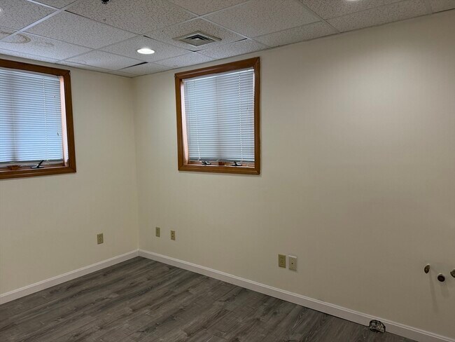 Building Photo - 1565 Main St