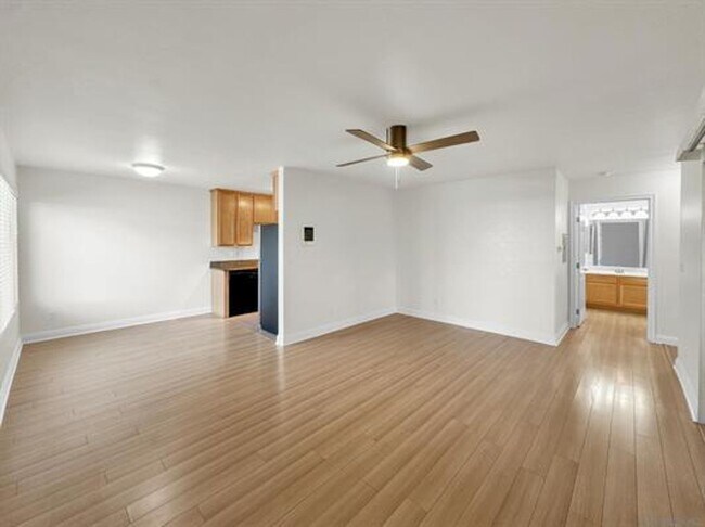 Building Photo - Light & Bright Condo in Normal Heights