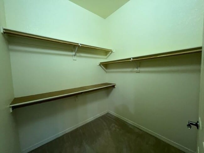 Building Photo - 3 Bed 2 Bath Golf Gated Community Pet Friendly,Boat Garage. Bullhead Parkway