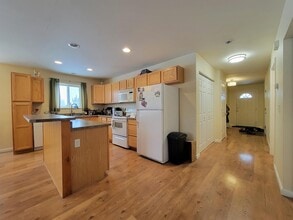 Building Photo - 184 Droulliard Ave