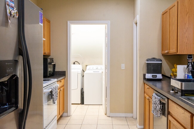 Building Photo - 9079 Iron Oak Ave