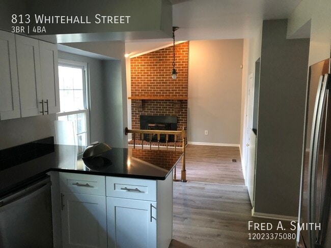 Building Photo - 813 Whitehall St