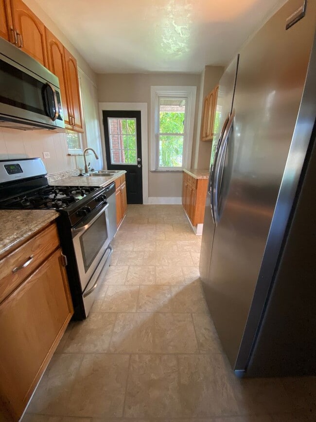 Building Photo - 111 Harwood St