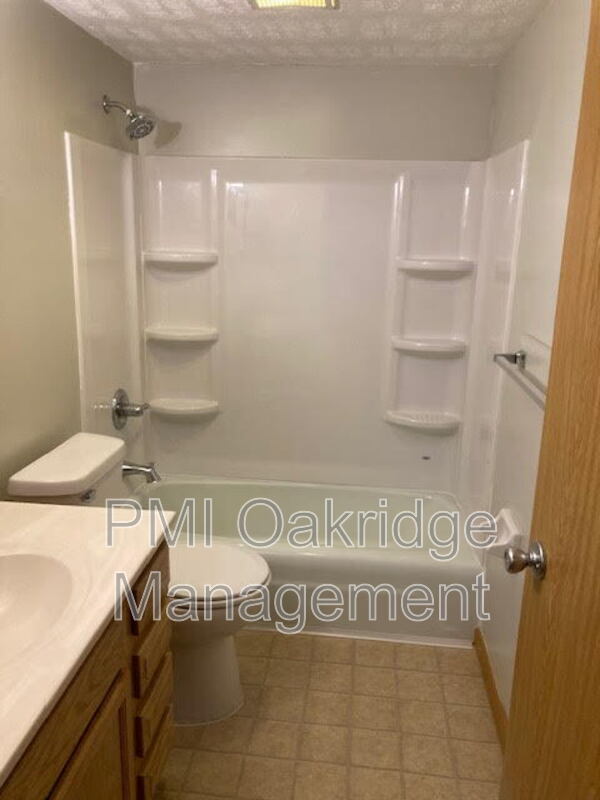 Building Photo - 1112 W Main St