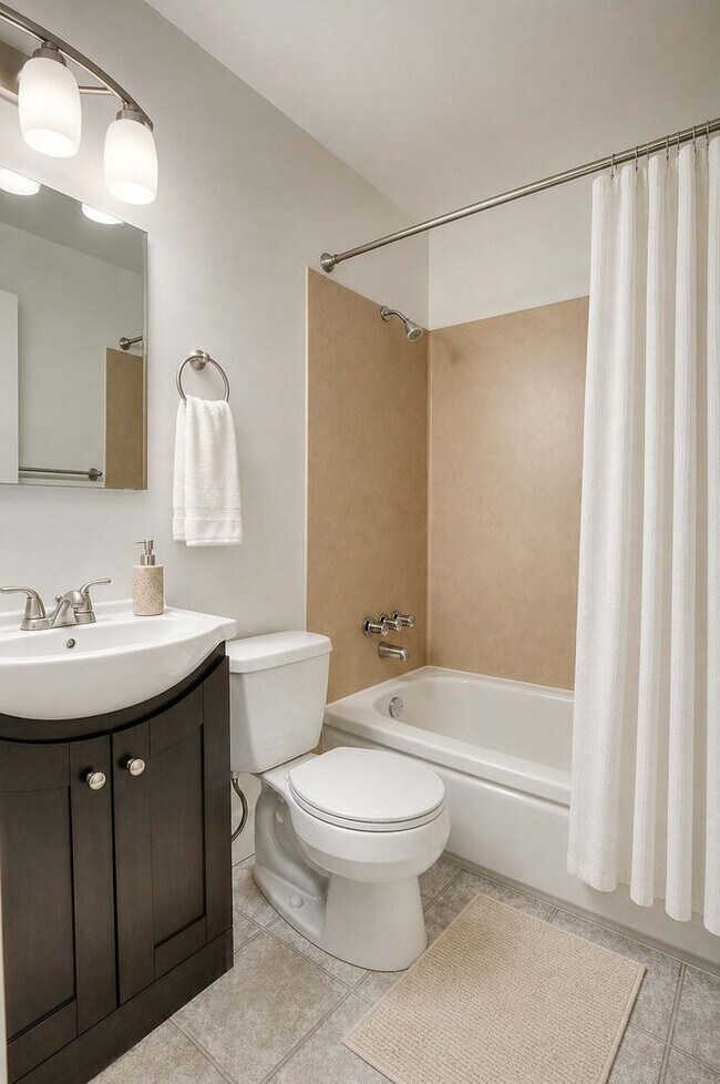 Interior Photo - 3435