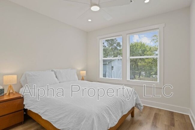 Building Photo - 5 McDade St