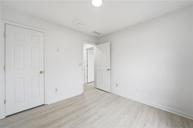 Building Photo - 3349 Lathenview Ct