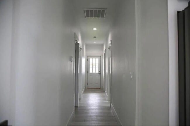 Building Photo - Modern Duplex for Rent