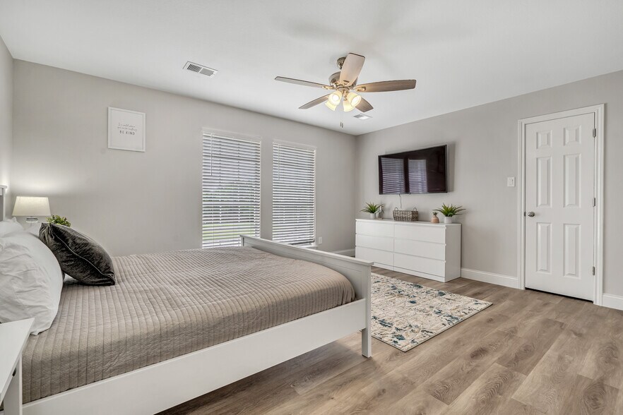 Building Photo - 5417 Blue Haven Dr