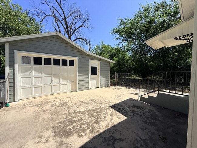 Building Photo - 203 Hot Wells Blvd