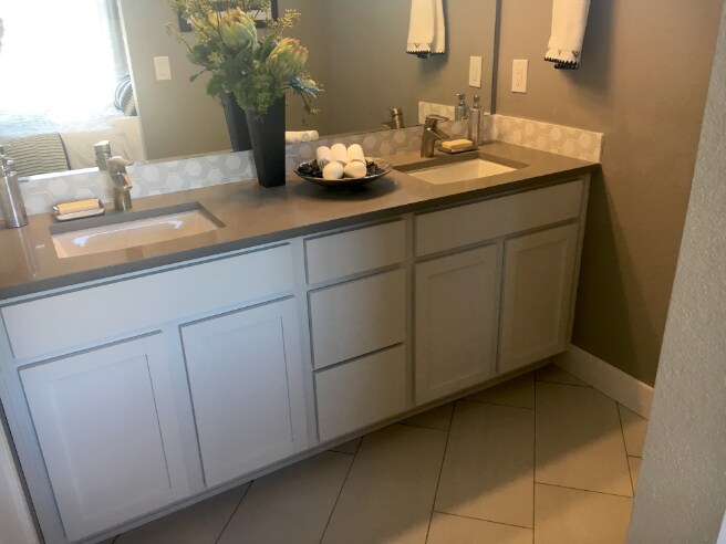 Building Photo - 2392 S Scranton St