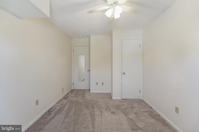 Building Photo - 3120 Valley Dr