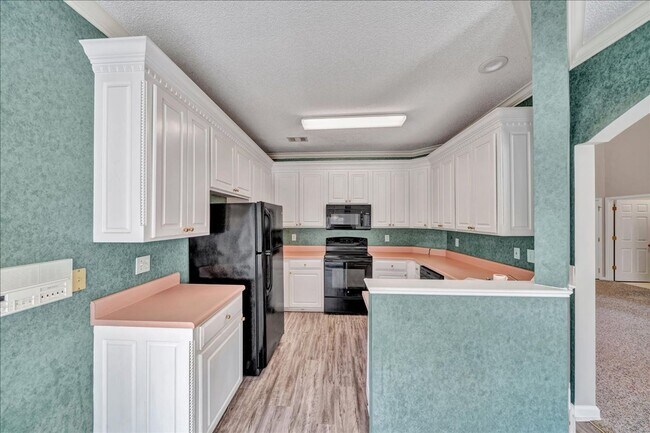 Building Photo - Country Club Living