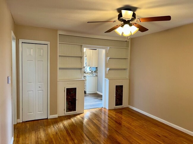 Building Photo - 427 Mosley Dr